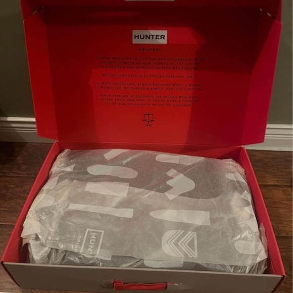 Women’s Brand New Hunter Boots - Picture 2 of 6